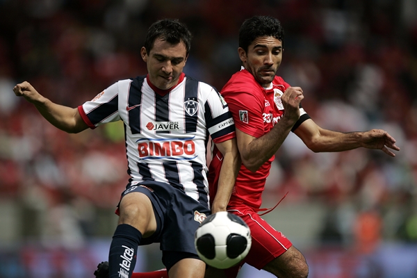 Luis Pérez no le prestó la bola a Sinha.