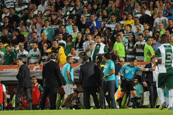 Mientras tanto, Caixinha fue expulsado.