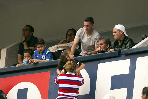 Mientras tanto... Chaco pasándola en el palco.