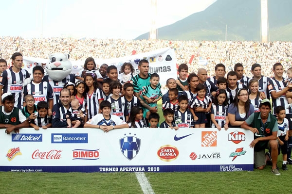 Monterrey posa para la tradicional foto de equipo
