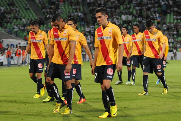 Morelia dejó escapar la cima del torneo.