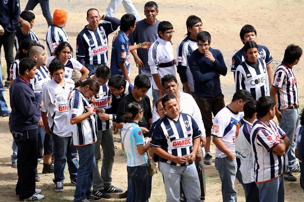 Muchos aficionados rayados hicieron el viaje