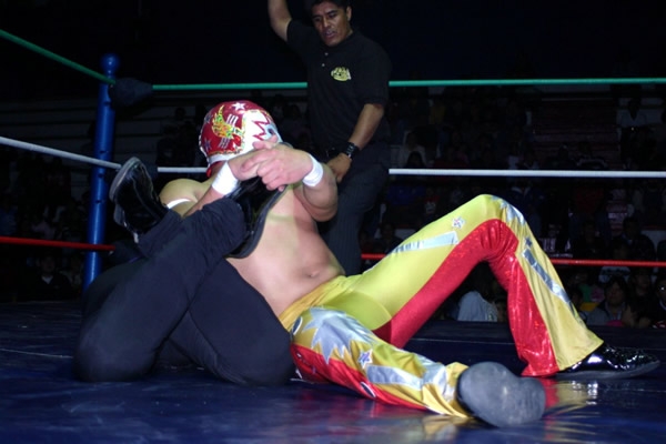 Muchos duelos de gran tecnica en la Arena Neza