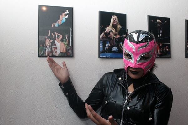 Música, fotos y lucha libre.