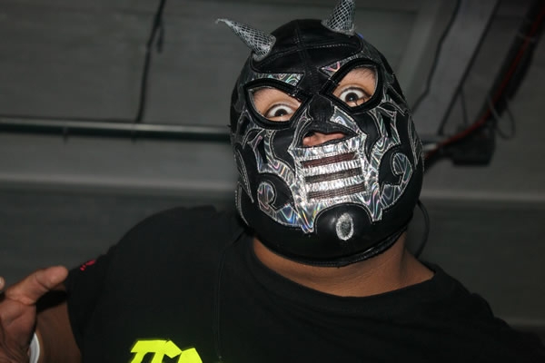 Música, fotos y lucha libre.