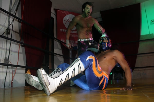 Música, fotos y lucha libre.