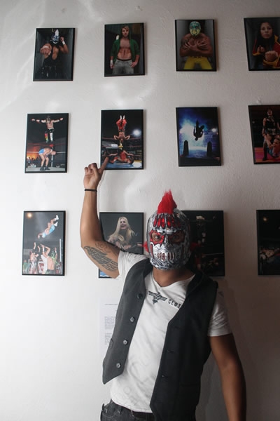 Música, fotos y lucha libre.