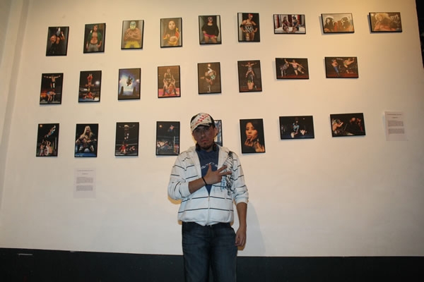 Música, fotos y lucha libre.
