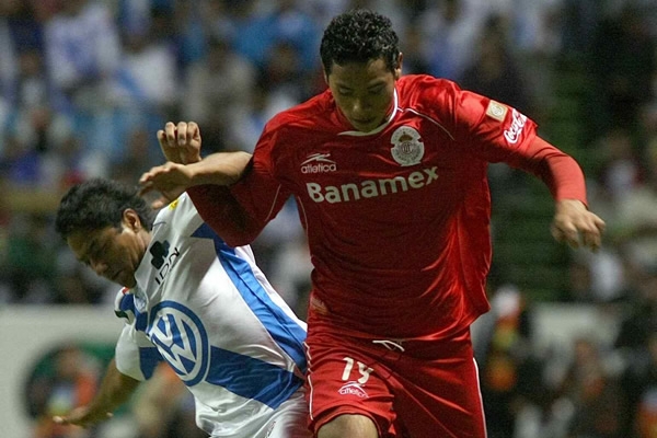 Nava fue la figura al marcar los 2 goles