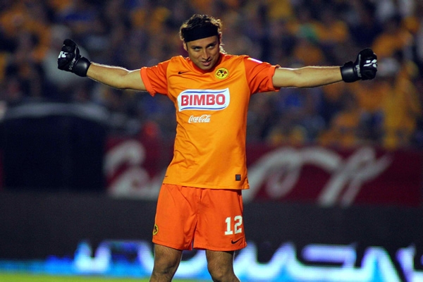Navarrete festeja el gol de Esqueda