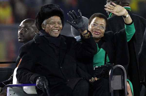 Nelson Mandela entró al Soccer City.