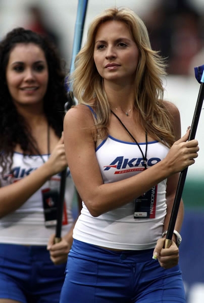 No podía faltar la rubia