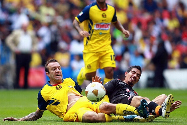 No se tuvo piedad para disputar el balón.