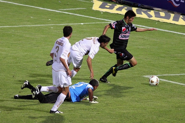 Oribe Peralta la mandó guardar