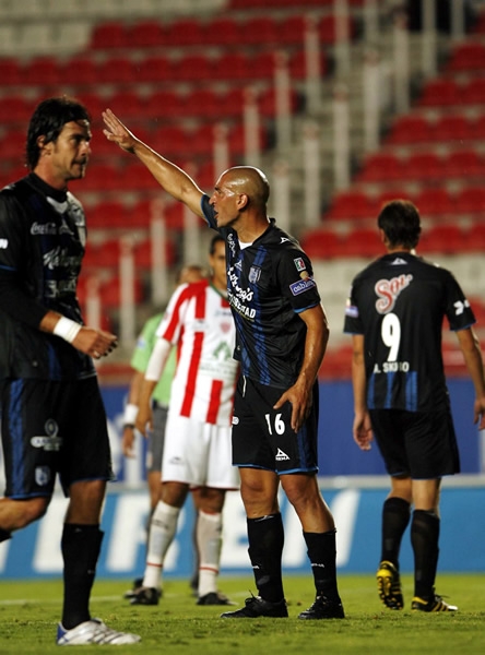 Orteman sufrió una ferrea marca y no pudo generar jugadas de peligro.