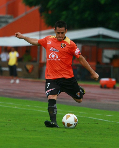 Oscar Razo se mostró activo por las bandas.