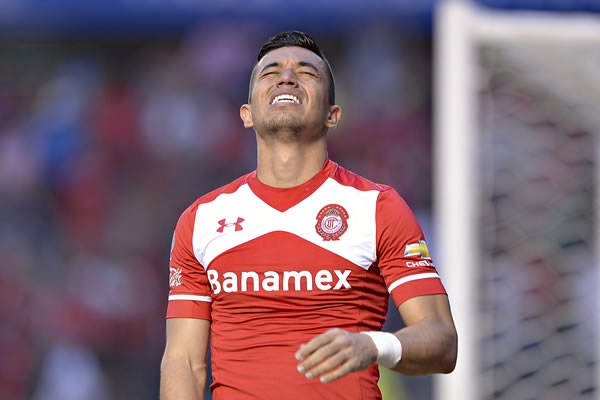 Otra falla de Toluca vino al minuto 25.
