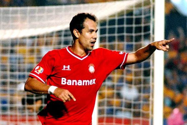 Pablo Velázquez entró de cambio y puso cifras definitivas, 1-2.