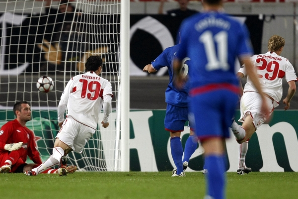 Pavel Pogrebnyak celebró el primer tanto de los alemanes.