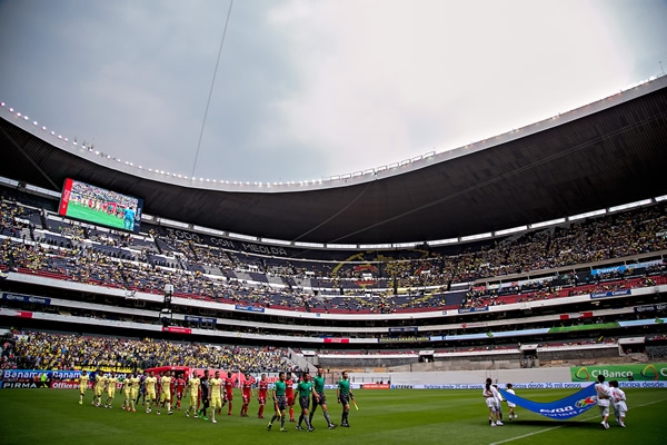 Pese a la promoción, el Azteca no se lleno.