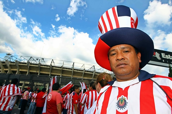 Poco a poco empezó a llegar la gente al estadio