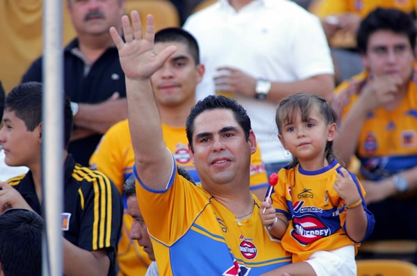 Postal familiar en el Universitario