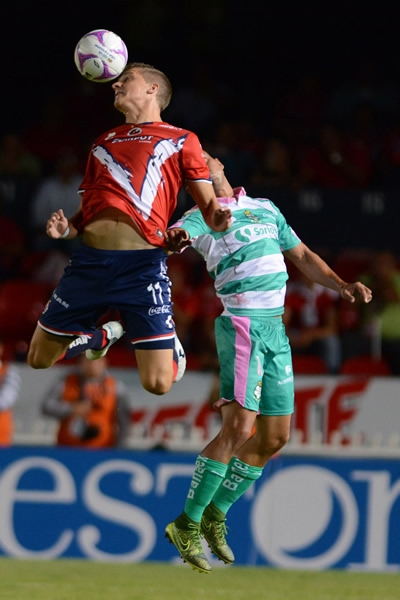 Primeros minutos con un par de opciones de gol.