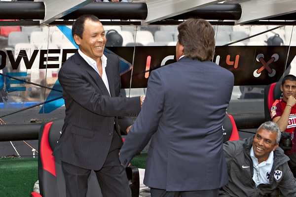 El Profe Cruz y Miguel Herrera, el contraste del futbol.