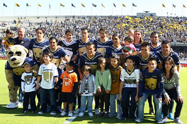 Pumas ante su afición y casa.