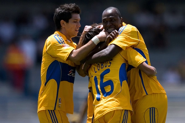 Pumas 1-2 Tigres... Duelo de fieras