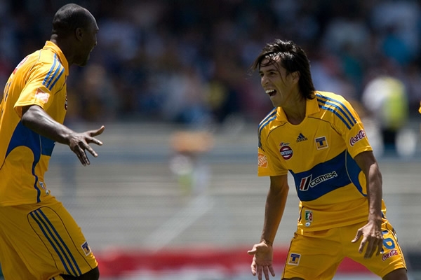 Pumas 1-2 Tigres... Duelo de fieras