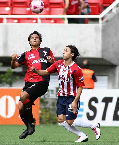 Ricardo Jiménez y Arellano pelearon el balón