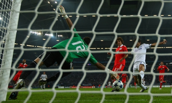 Roberto no pudo detener el balón