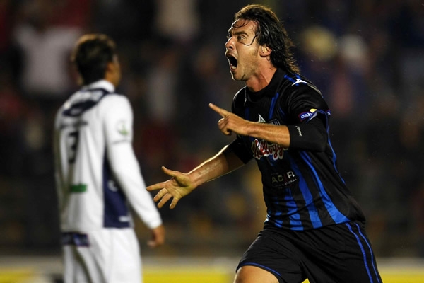 Romo anotó uno de los goles de Gallos