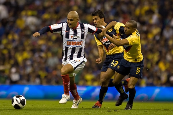 Rosinei y Pardo marcan a Suazo