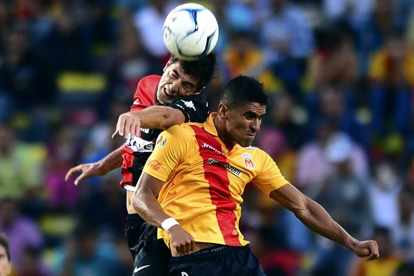 Santiago Trellez cubrió la ausencia de Montero, pero no se haya con una clara de gol.