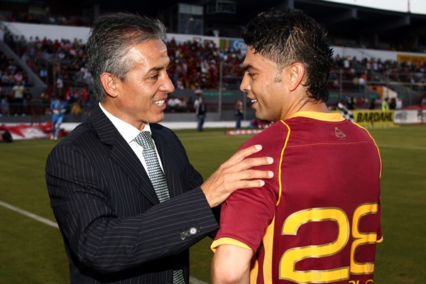 Sergio Bueno con Morales previo al partido.