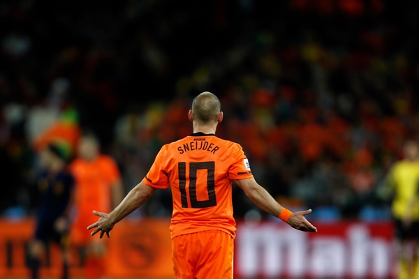 Sneijder no podía creer las fallas.