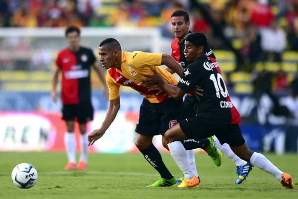 Pero la técnica de Leao Ramírez merma el ataque de los Zorros.