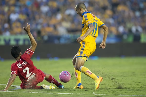 Tigres quiere el empate jugando con uno menos.