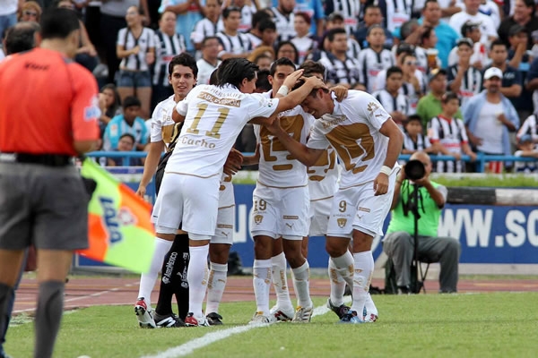 Toda la banca festejó el gol de Dante