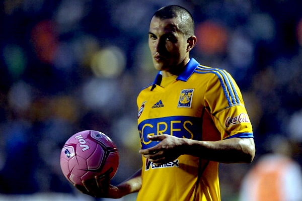 Torres Nilo demuestra su poca capacidad defensiva.