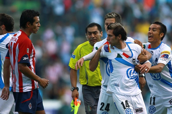 Trifulca en el Puebla-Chivas