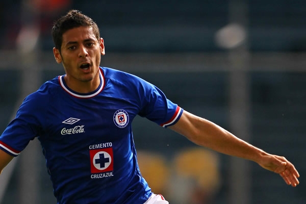 Vela festeja eufóricamente su gol