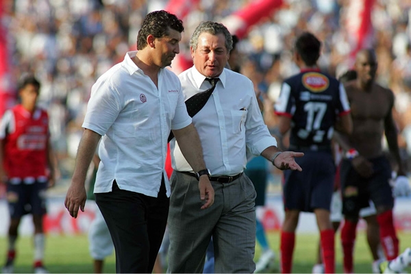 Vucetich y el Chepo al final del primer tiempo