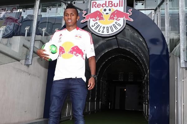 Yordy Reyna fue presentado en Red Bull Salzburg