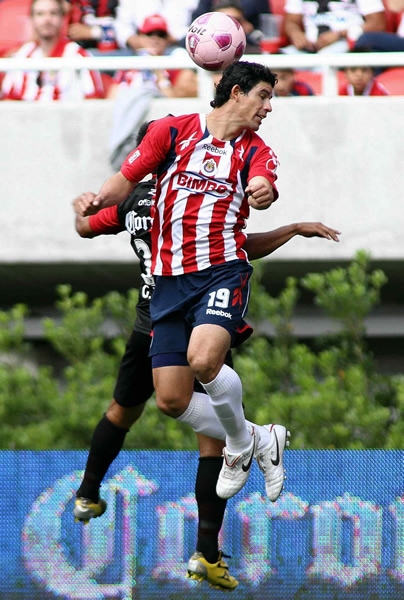 Zorros y Chivas se enfrascaron en un ríspido duelo