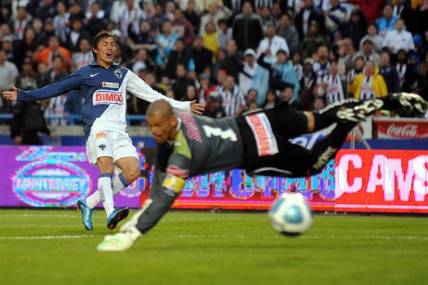 A Cardozo le invalidaron un gol que parecía legal
