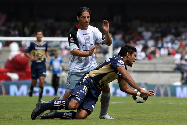 Acción Pumas-Chivas