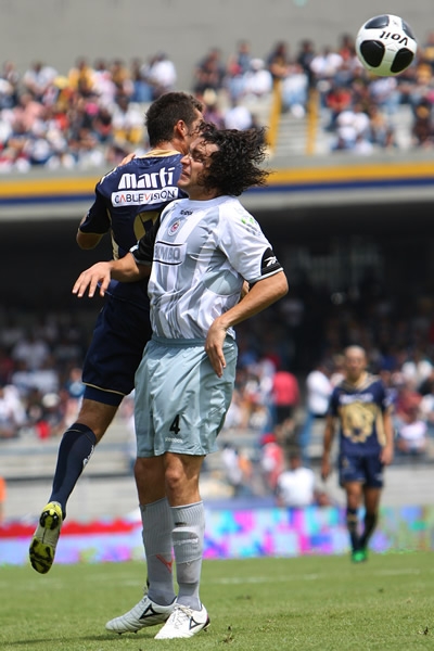 Acción Pumas-Chivas